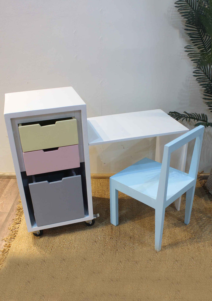 Modern and stylish study table and chair set for kids