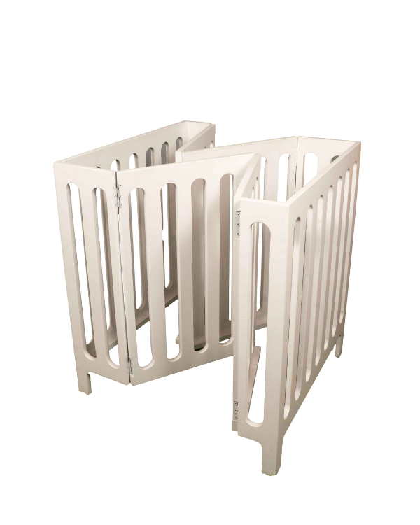 Foldable white mango wood crib for newborns