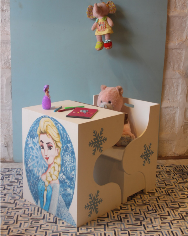 Elsa-themed childrens’ study table with storage drawer