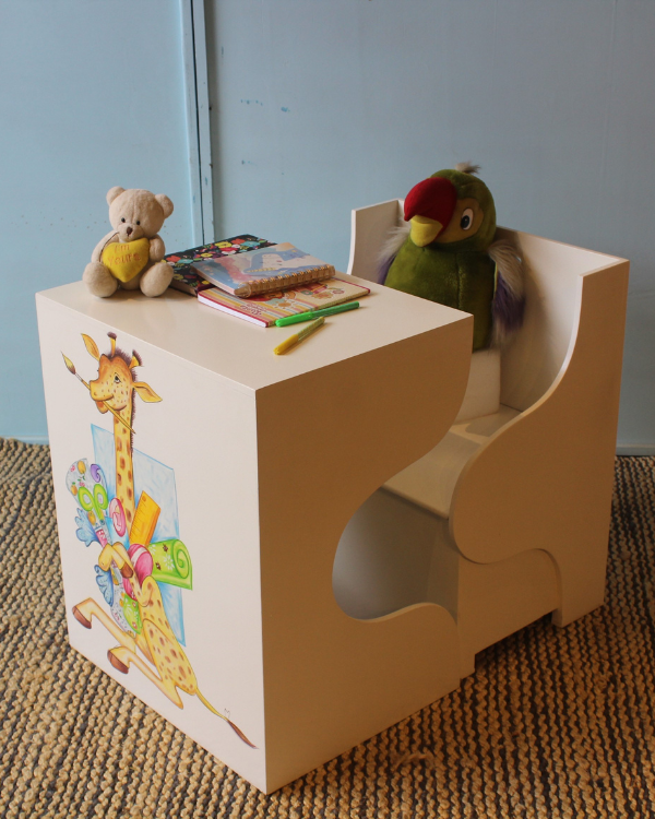 Kids’ giraffe study table for students with chair