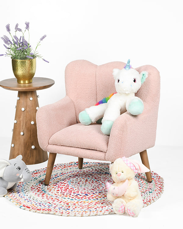 Petal backrest chair for cozy seating