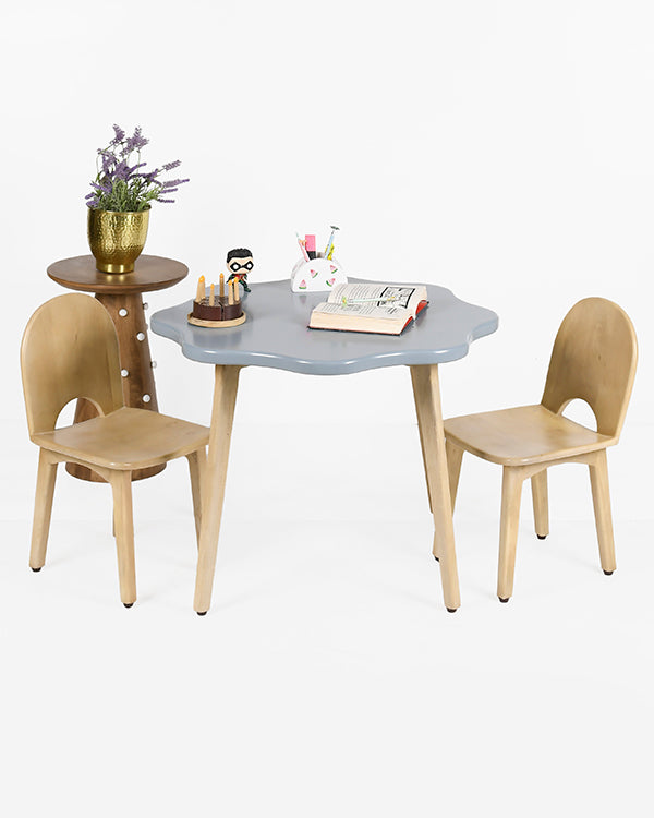 Minimalist wooden kids’ table