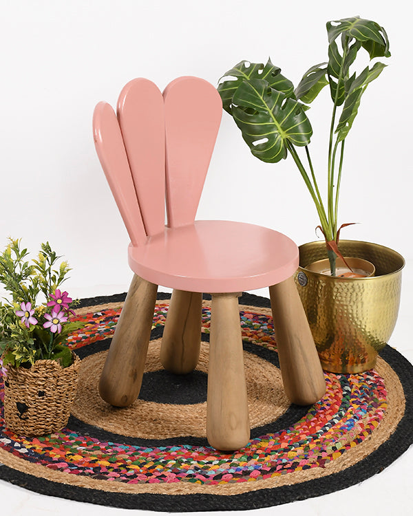 Petal-shaped kids chair in pink and mint