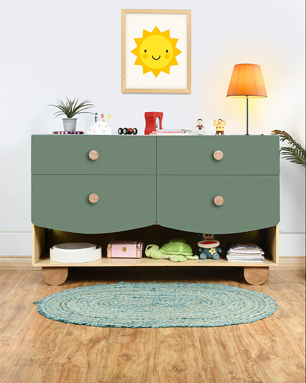 A front lifestyle view of the product with all the props.