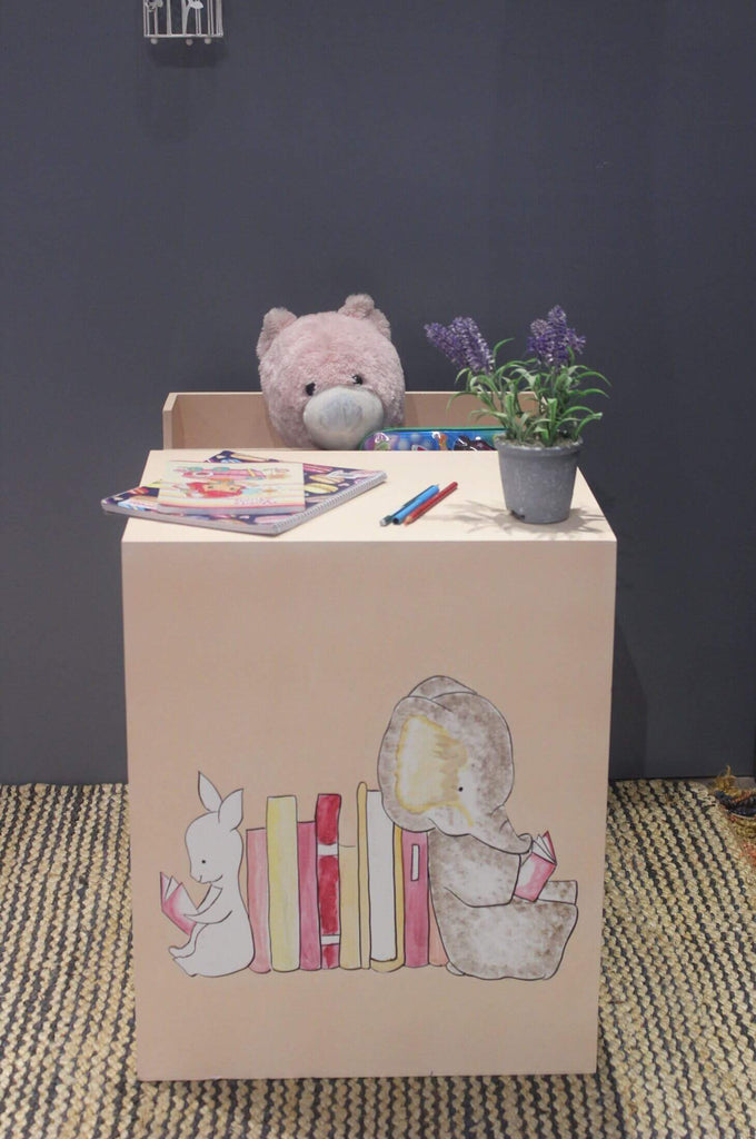  Hand-painted Cartoon Elephant and Rabbit Reading Books